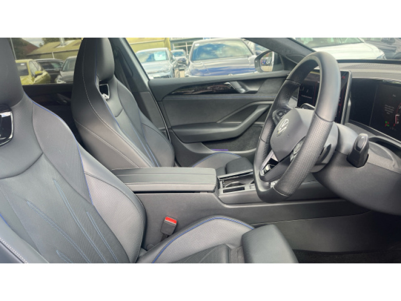 Volkswagen Passat 1.5 eTSI R-Line 5dr DSG Petrol Estate